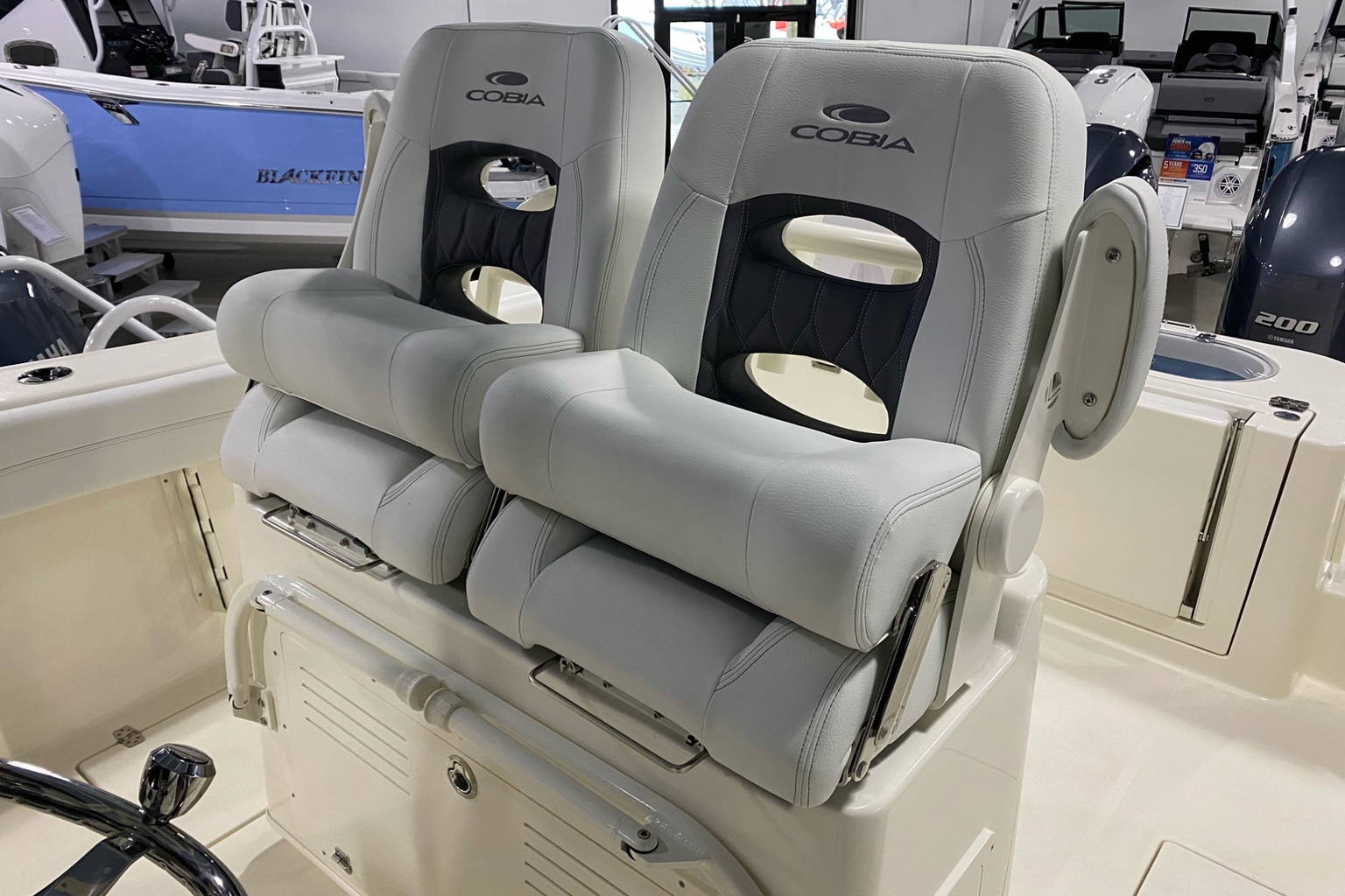 New 2023 Cobia 280 CC #D051 image 4