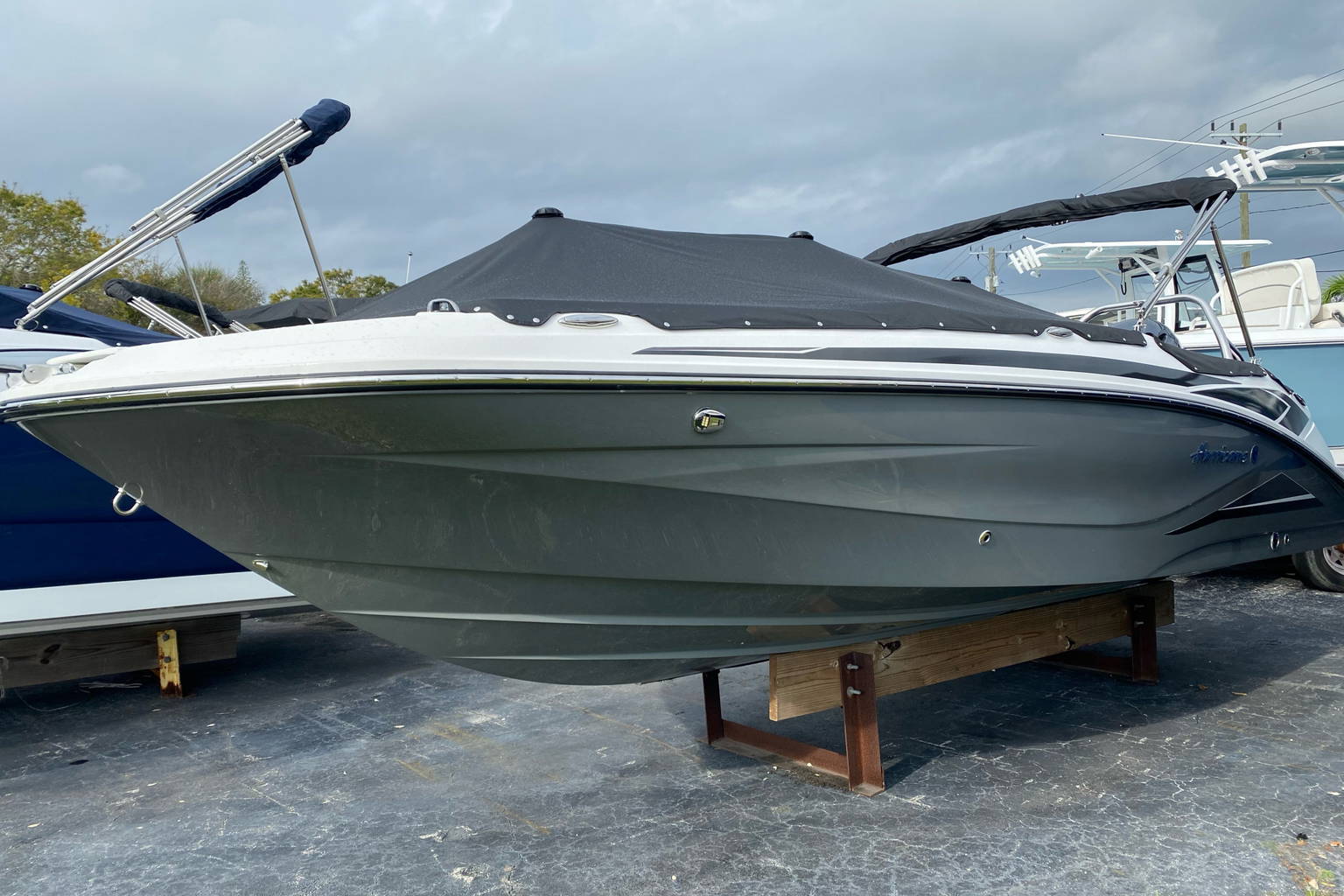 New 2023 Hurricane SunDeck Sport OB SS 205 OB #9998 image 2