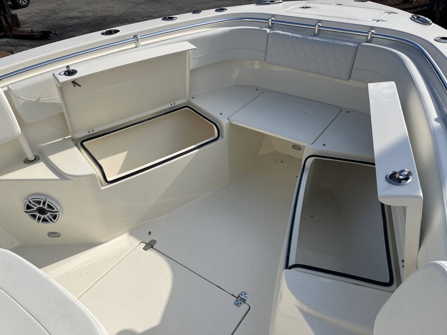 Alternative image of Cobia 262 CC in Miami, FL