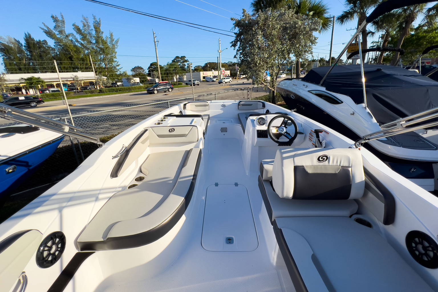 New 2023 Hurricane SunDeck Sport OB SS 205 OB #9998 image 3