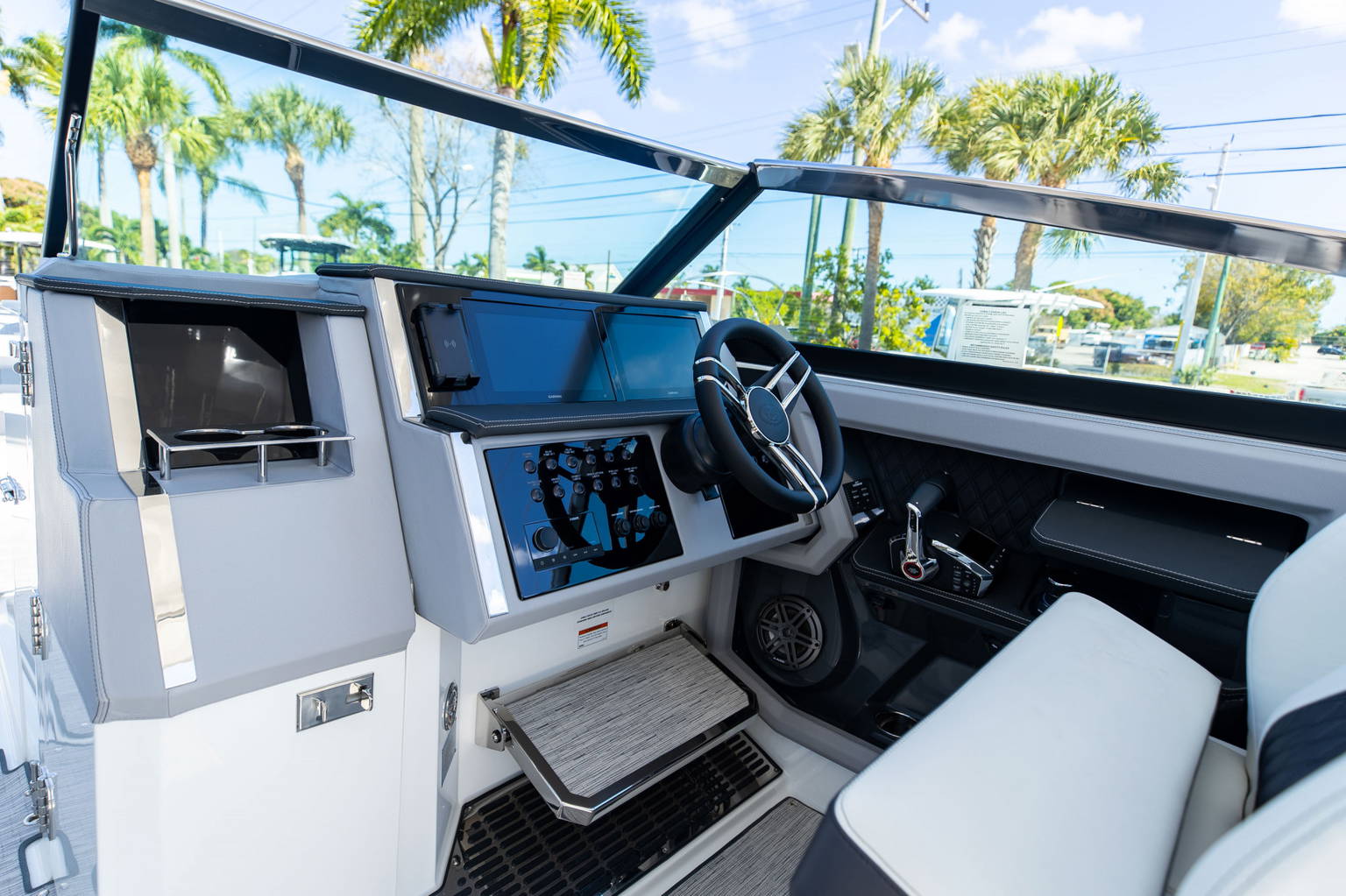 Alternative image of Cobalt R33 OB in Stuart, FL