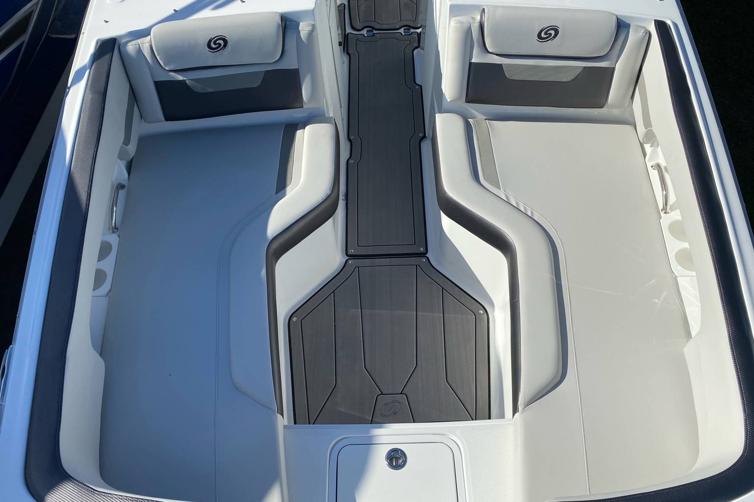 New 2023 Hurricane SunDeck 235 OB #2042 image 14