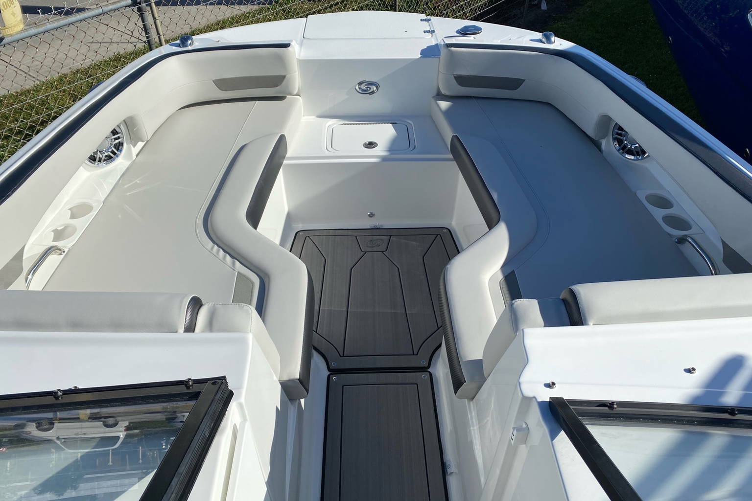 New 2023 Hurricane SunDeck 235 OB #2042 image 13