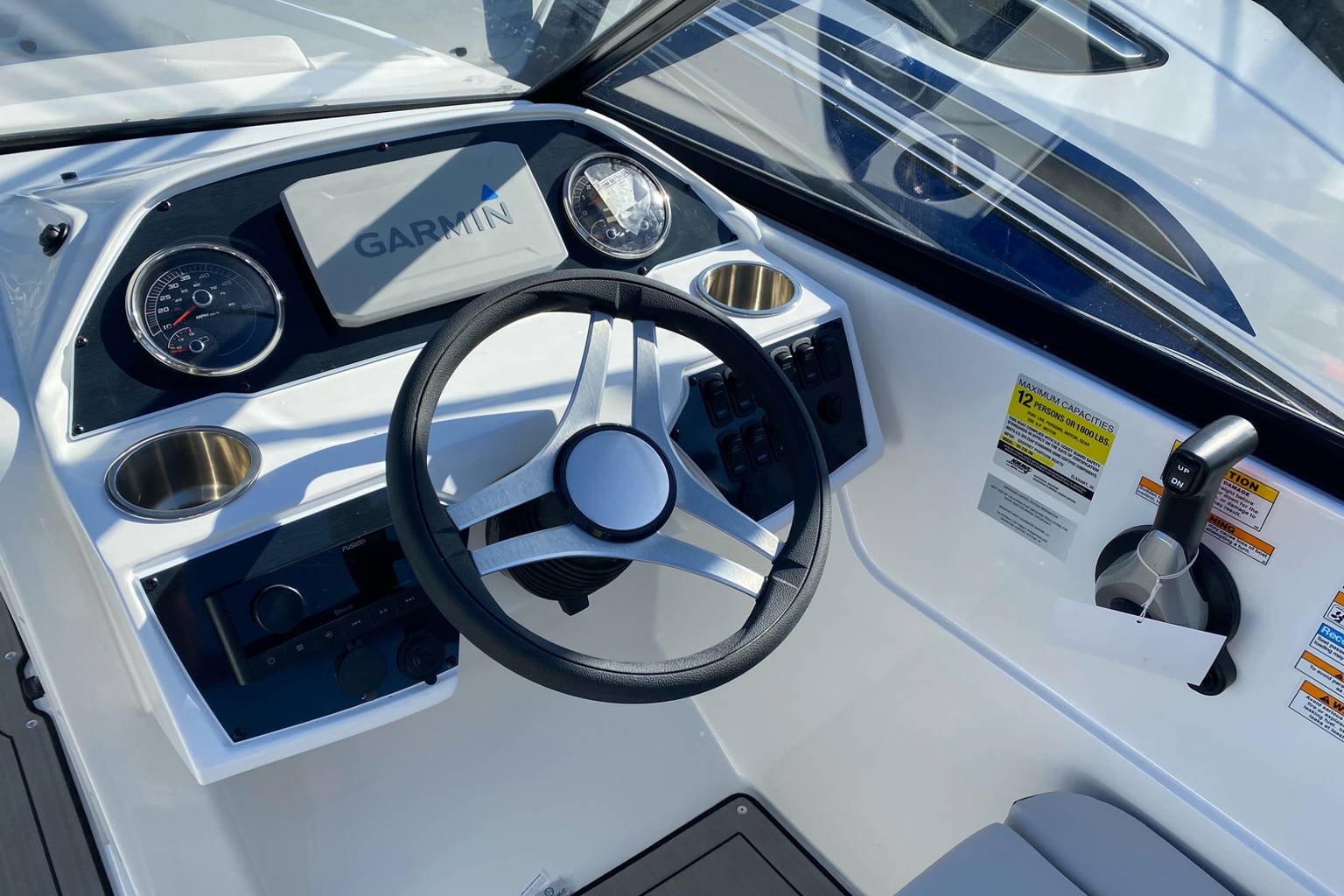 New 2023 Hurricane SunDeck 235 OB #2042 image 10