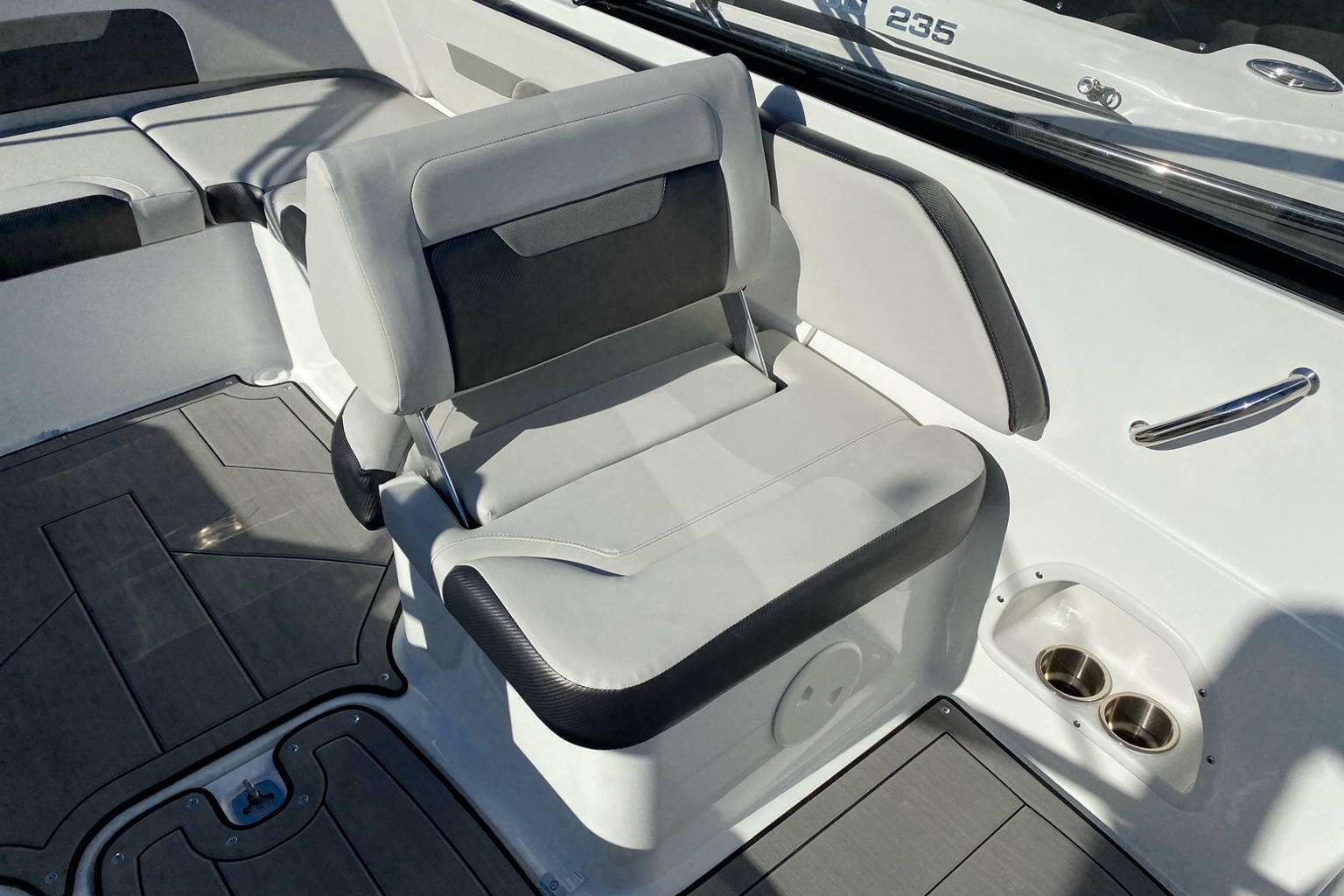 New 2023 Hurricane SunDeck 235 OB #2042 image 6