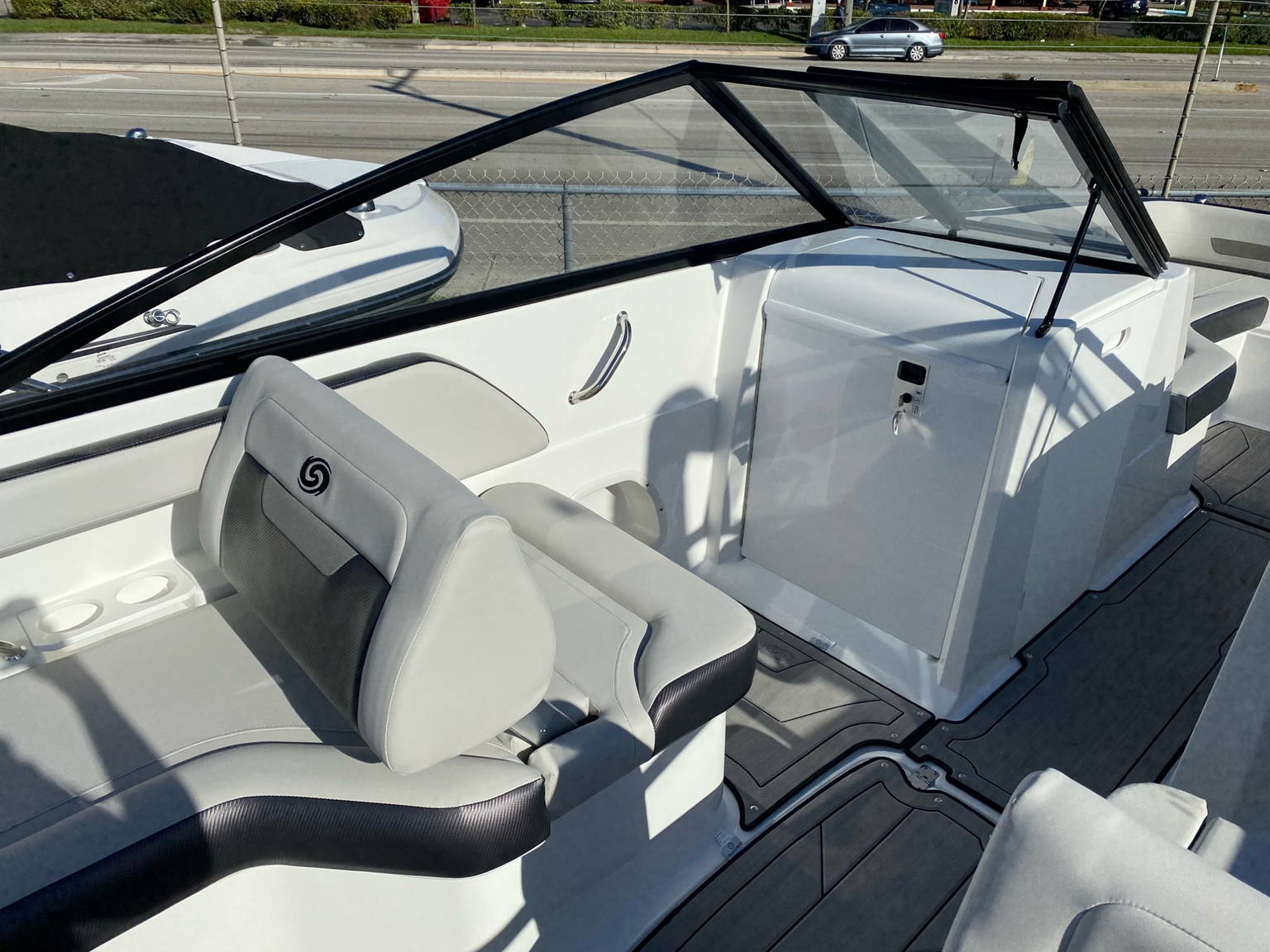 Alternative image of Hurricane SunDeck 235 OB in West Palm Beach, FL