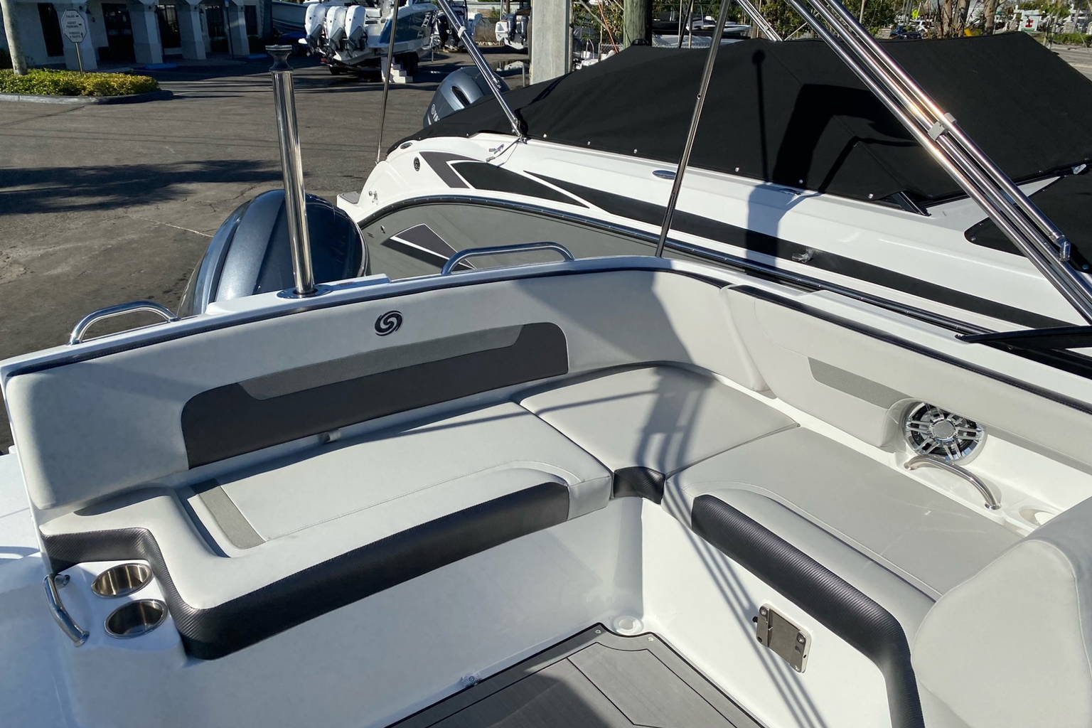 New 2023 Hurricane SunDeck 235 OB #2042 image 3