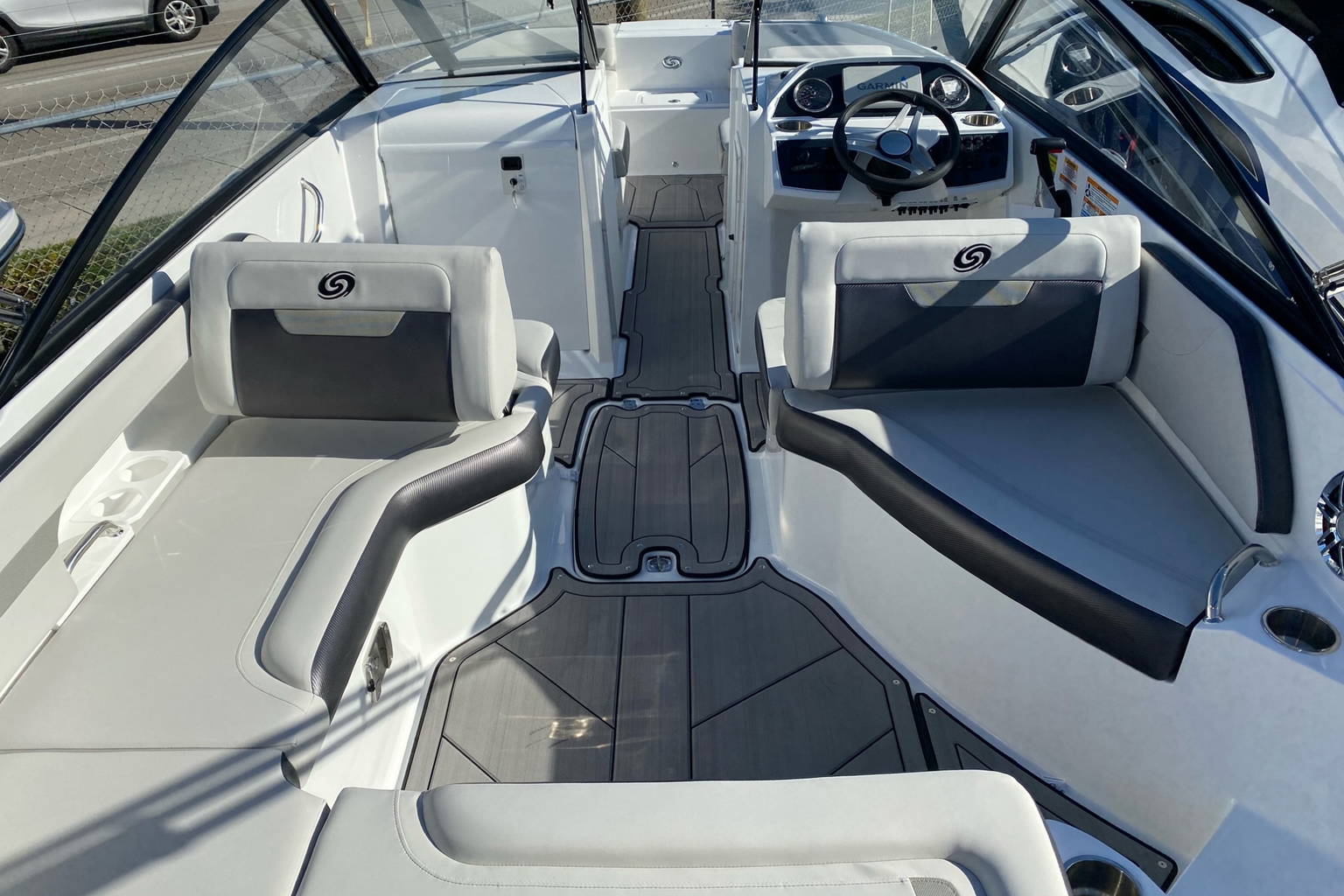 New 2023 Hurricane SunDeck 235 OB #2042 image 2