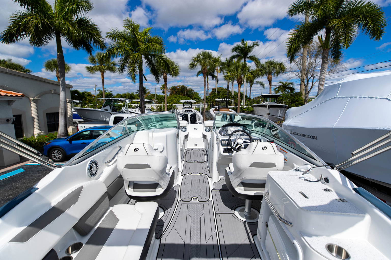 Alternative image of Hurricane SunDeck 2400 OB in Florida Keys, FL