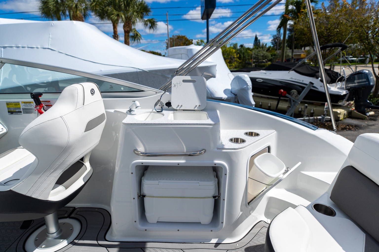 New 2023 Hurricane SunDeck 2400 OB #2447 image 12