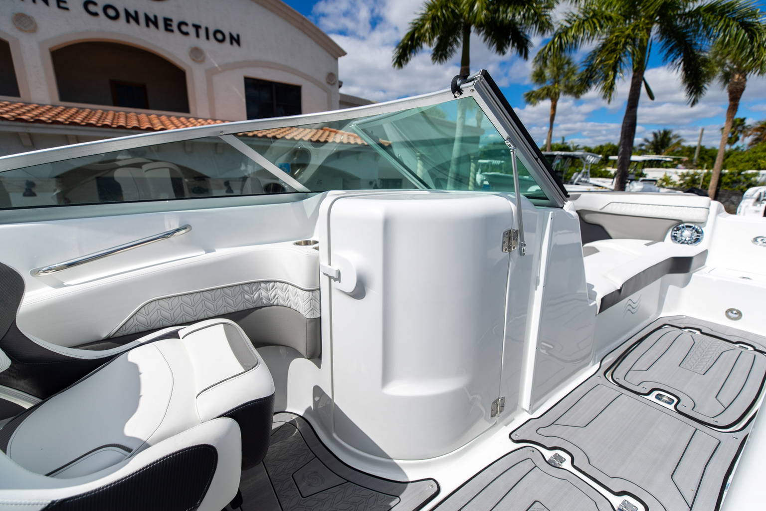 New 2023 Hurricane SunDeck 2400 OB #2447 image 20