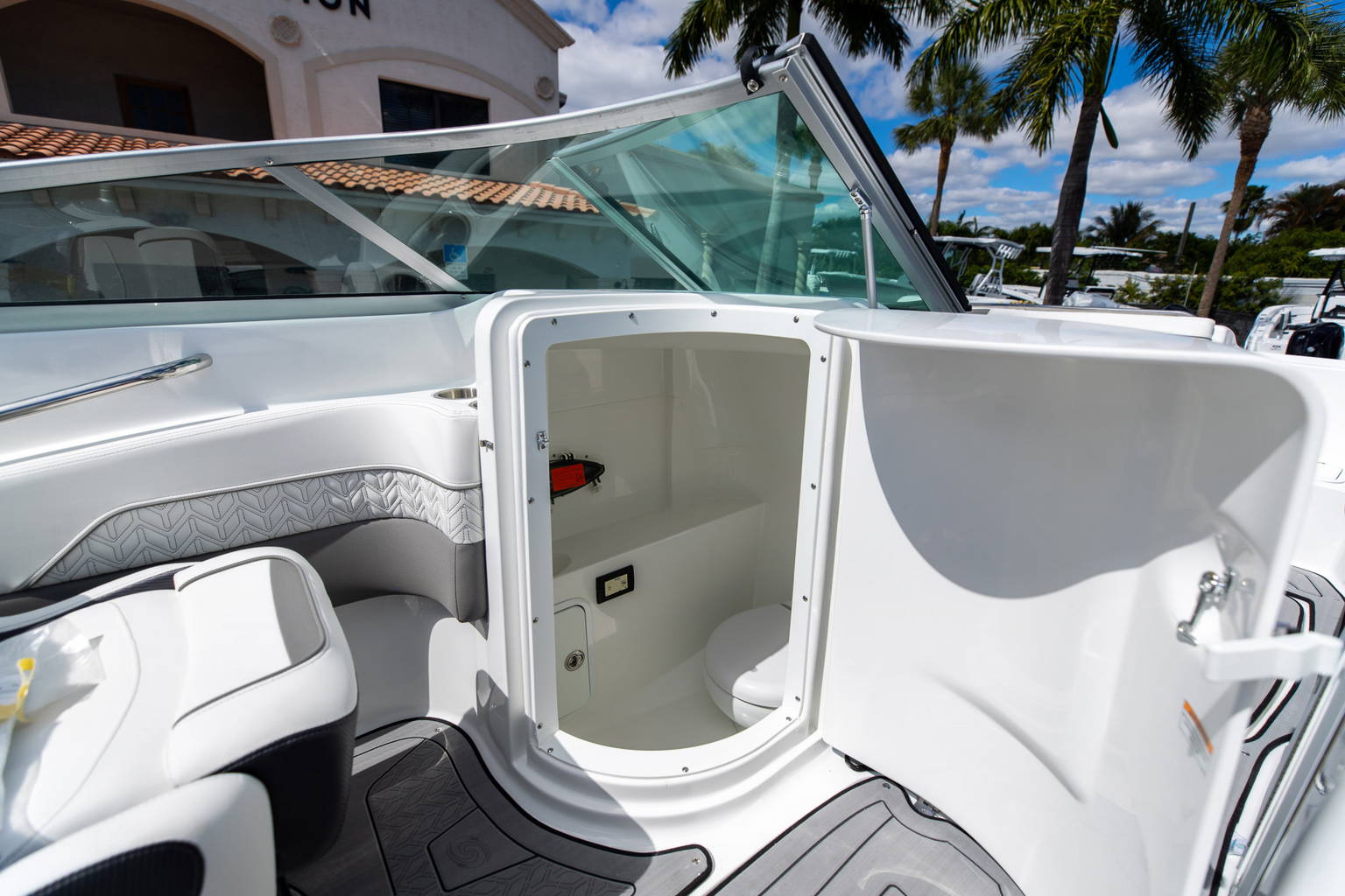 New 2023 Hurricane SunDeck 2400 OB #2447 image 21
