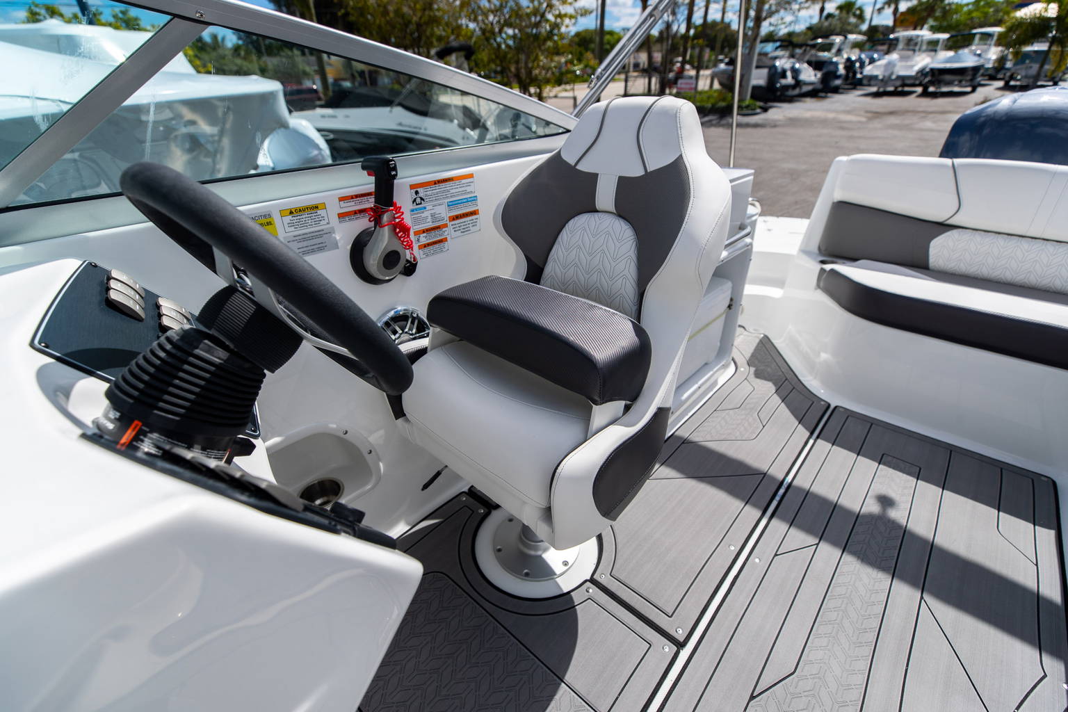 New 2023 Hurricane SunDeck 2400 OB #2447 image 25