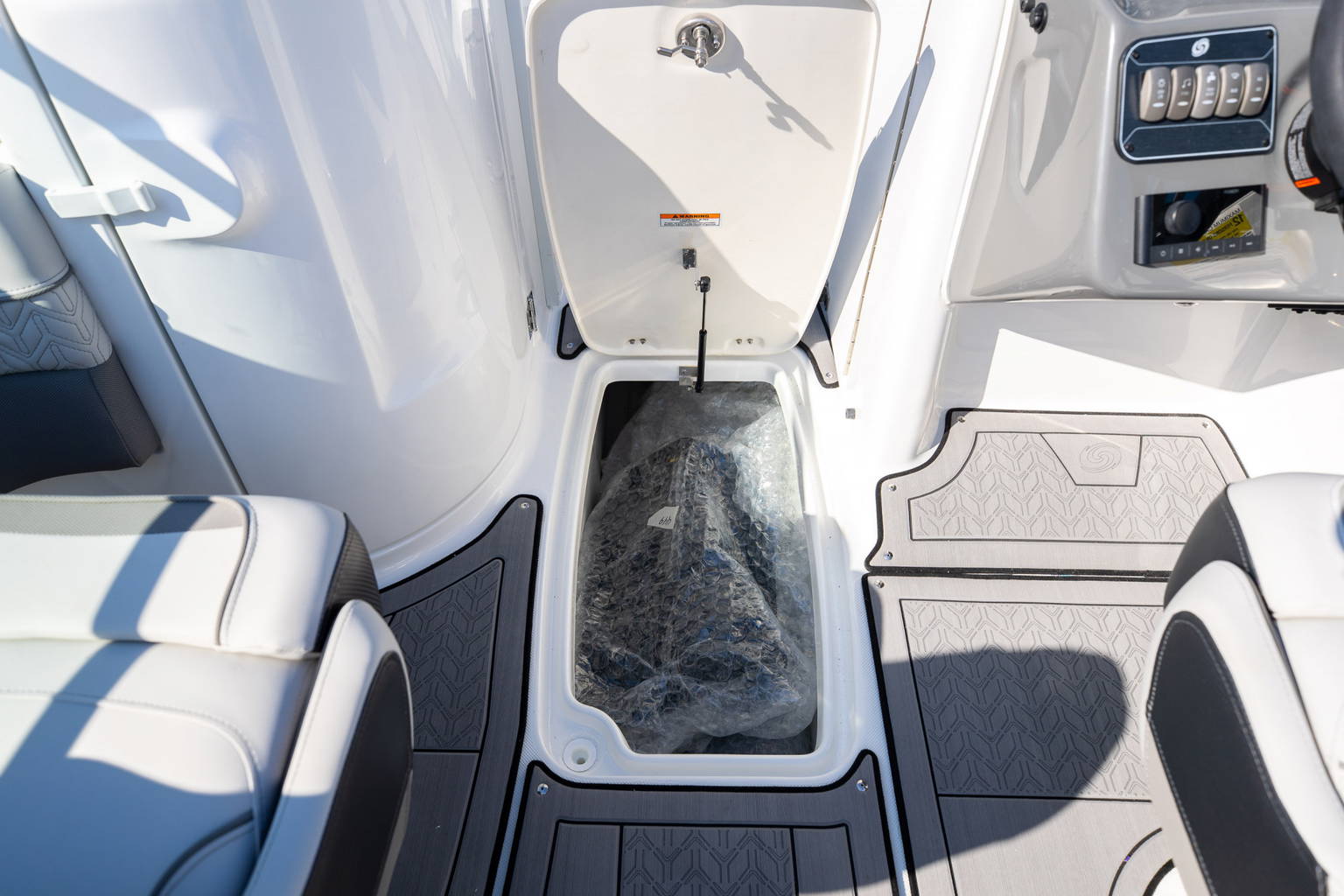 New 2023 Hurricane SunDeck 2400 OB #2449 image 28