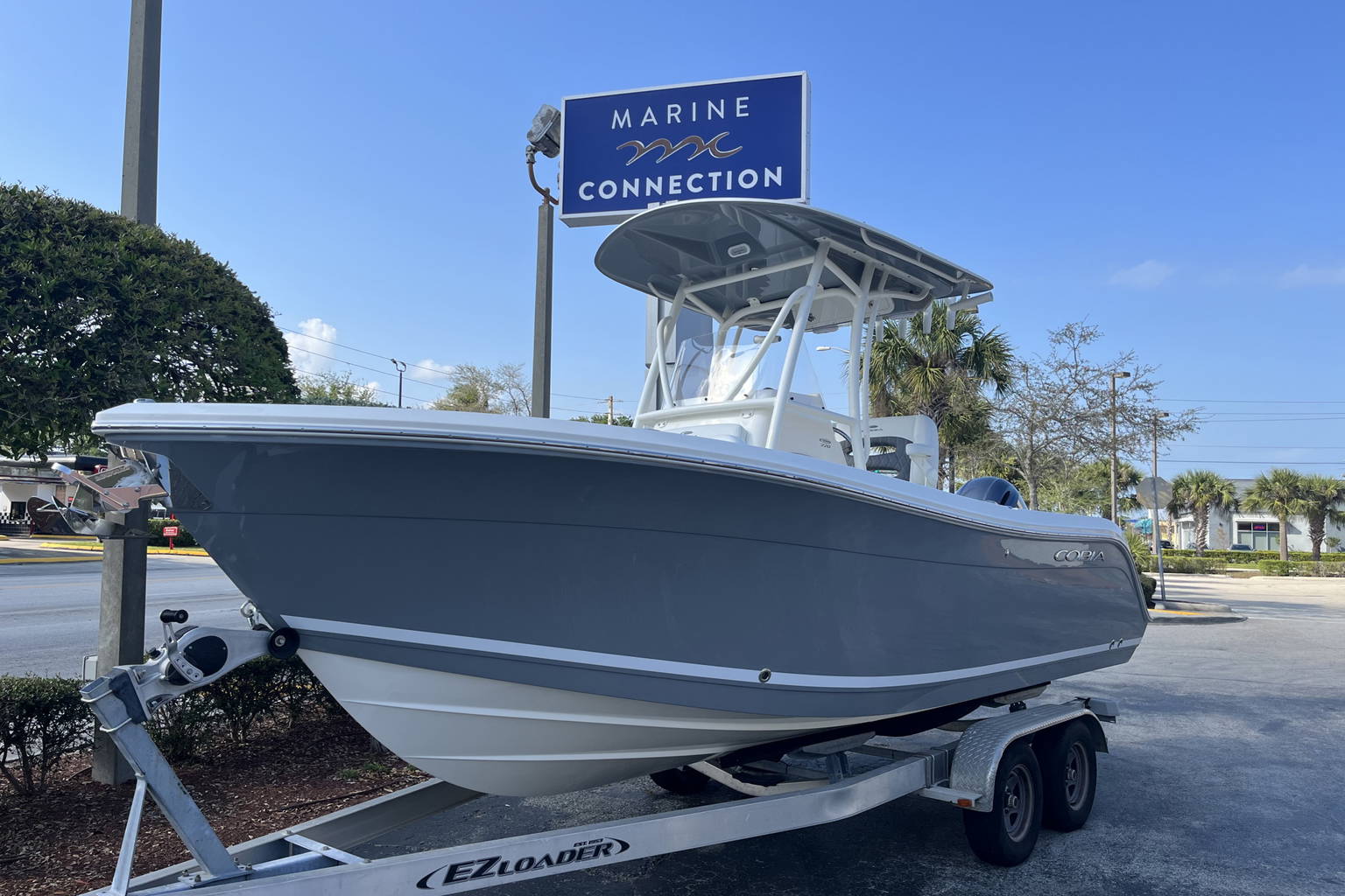 New 2023 Cobia 220 CC #X070 image 2