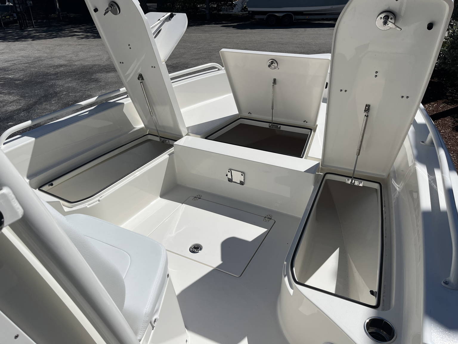 Alternative image of Pathfinder 2600 TRS in Vero Beach, FL
