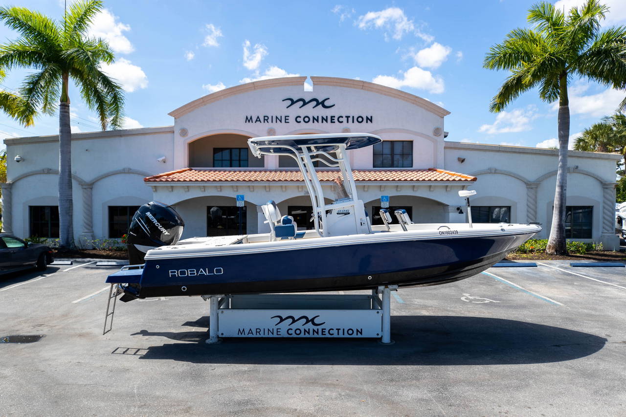 Main image of Robalo 226 Cayman in Florida Keys, FL