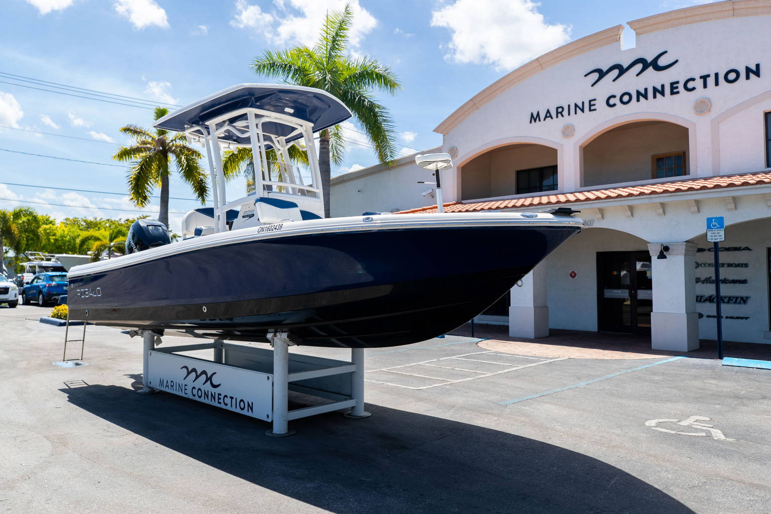 Used 2018 Robalo 226 Cayman #0190 image 2