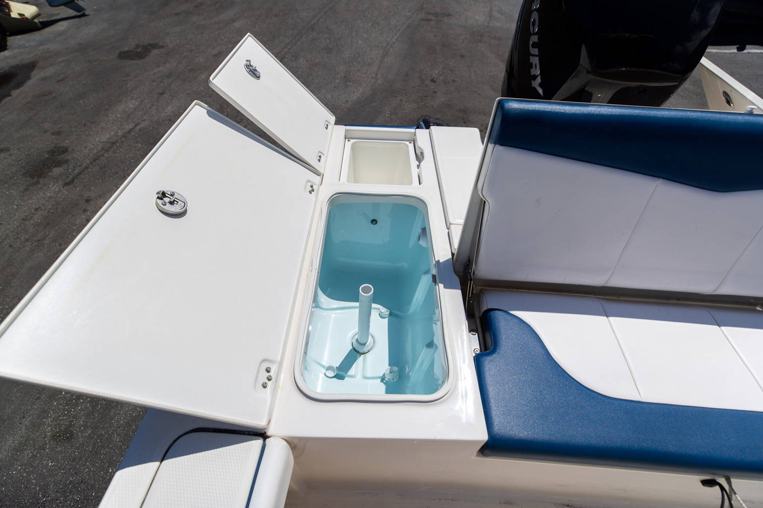 Used 2018 Robalo 226 Cayman #0190 image 17