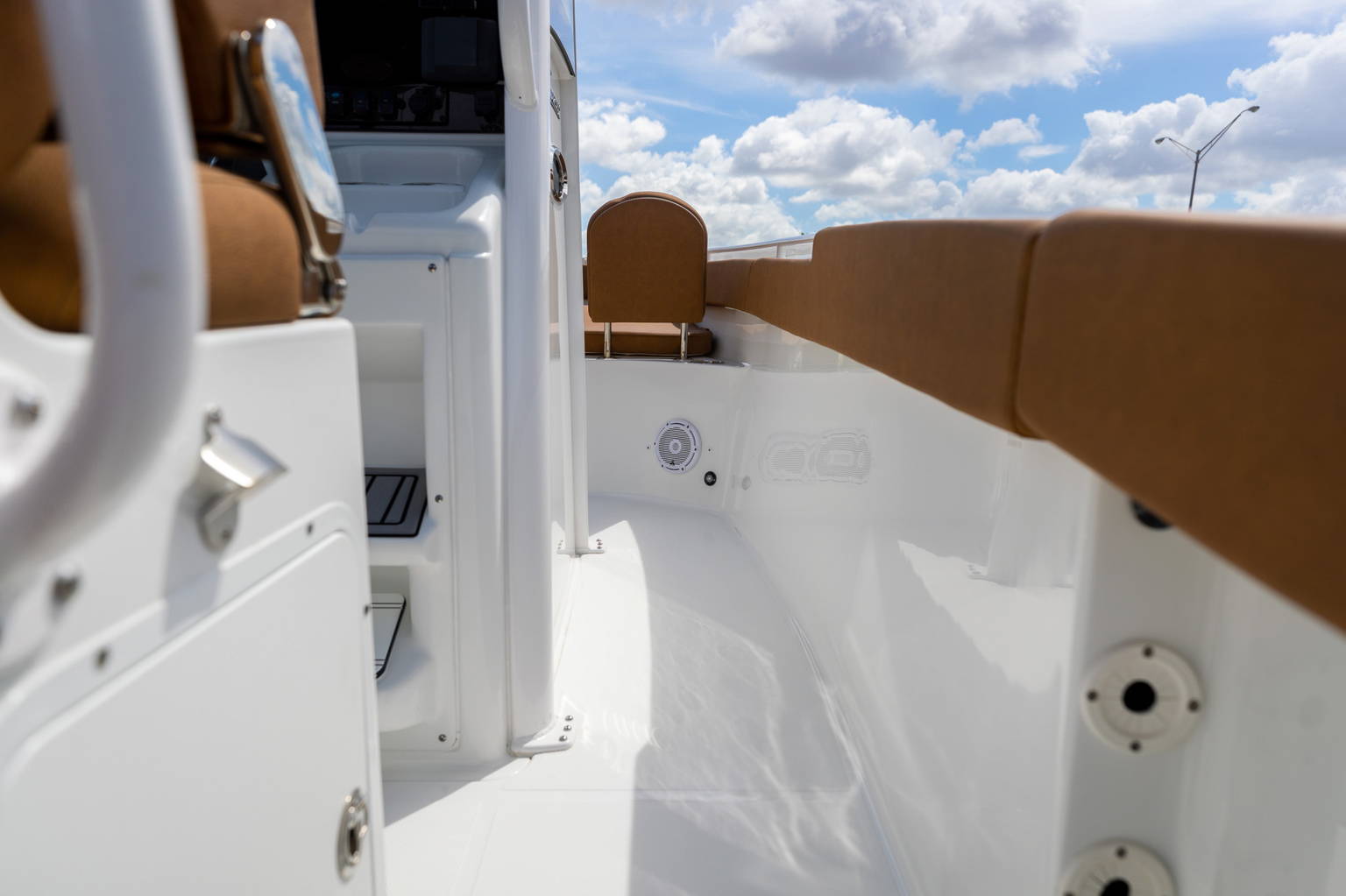 Alternative image of Sea Hunt Ultra 255 SE in Miami, FL