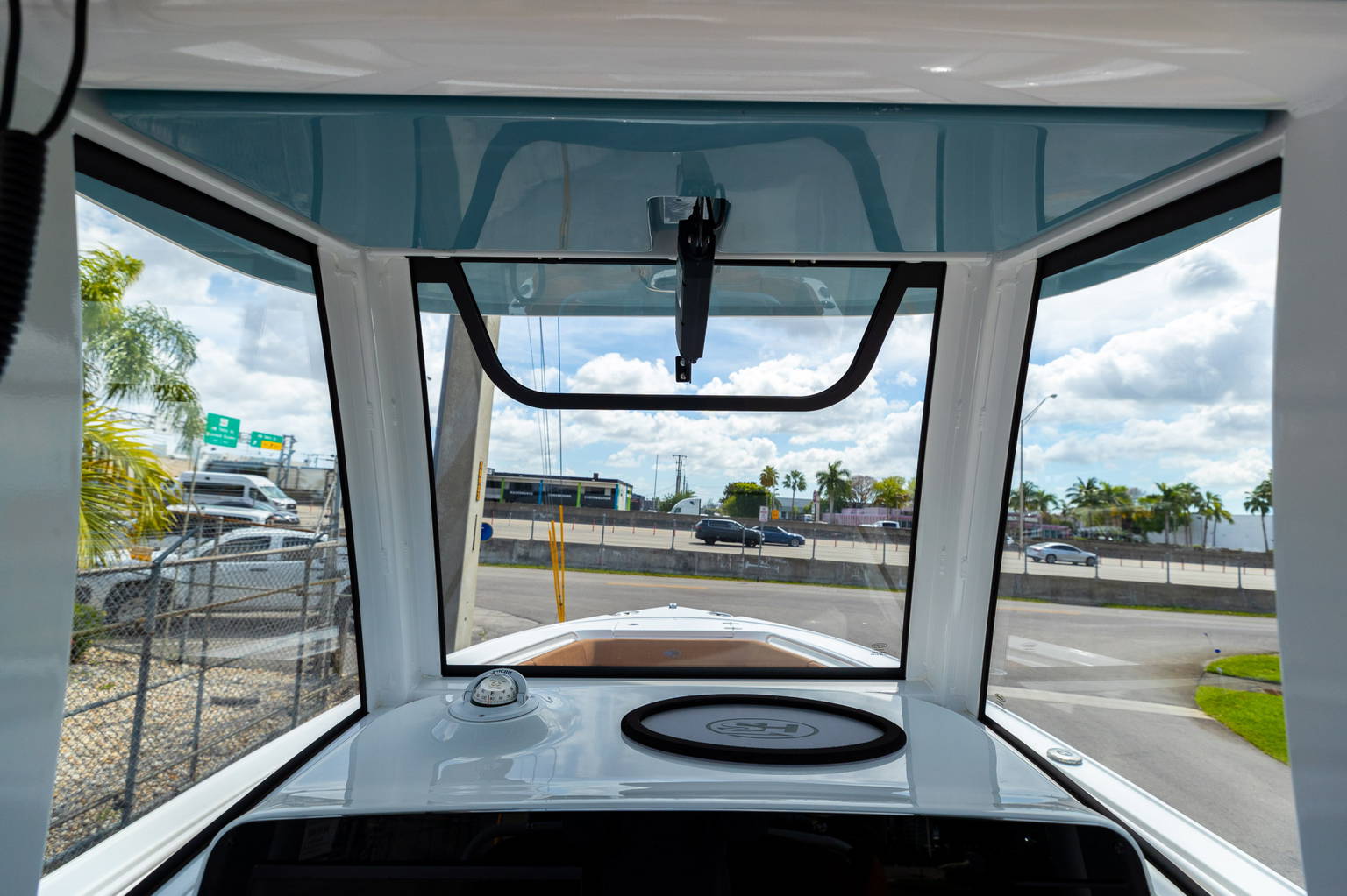 Alternative image of Sea Hunt Ultra 255 SE in Miami, FL