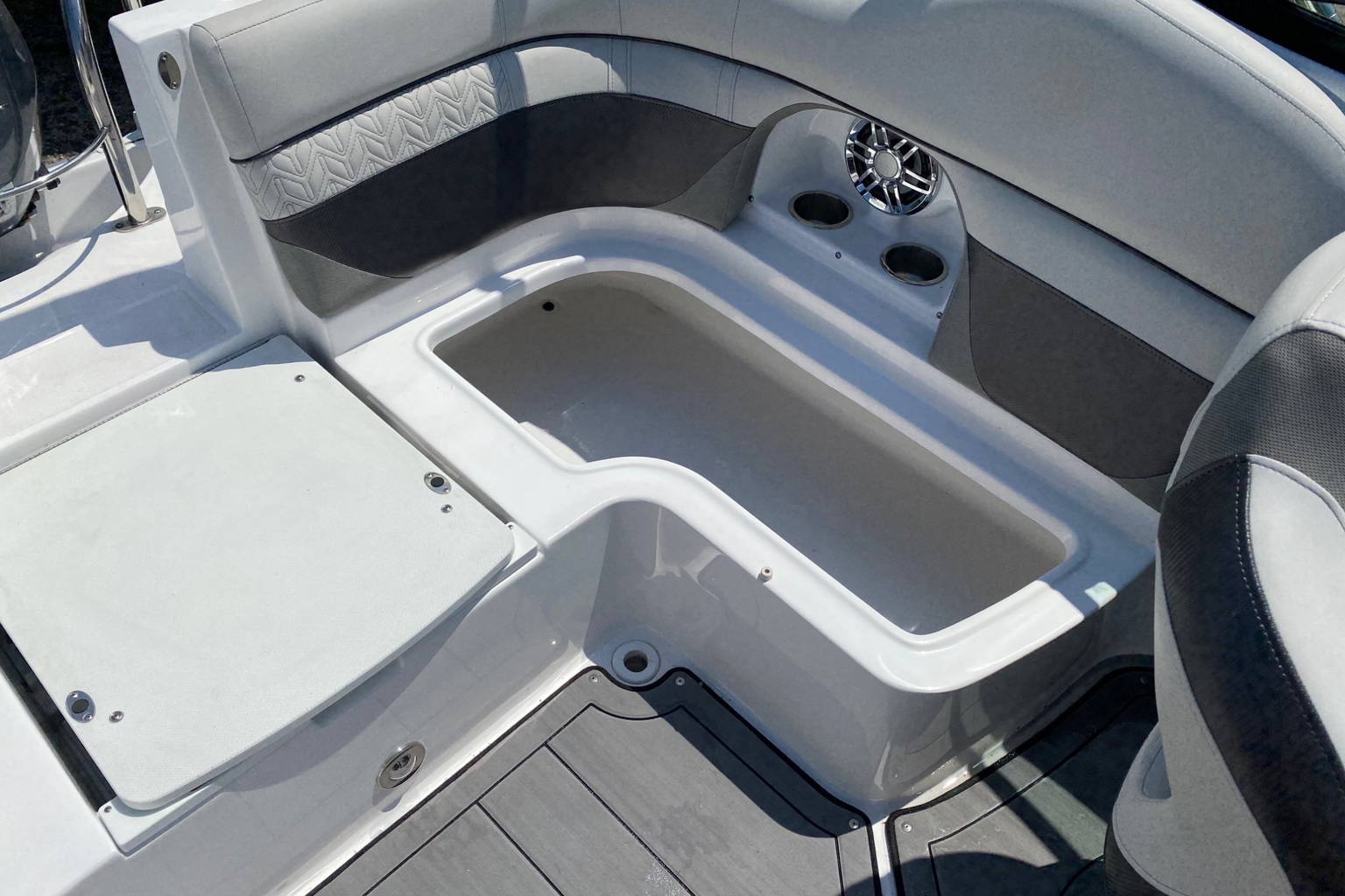 New 2023 Hurricane SunDeck 2486 OB #1874 image 27