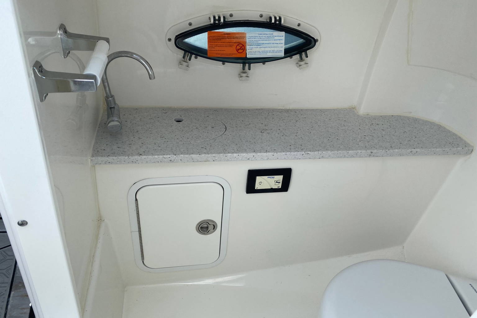 New 2023 Hurricane SunDeck 2486 OB #1874 image 17