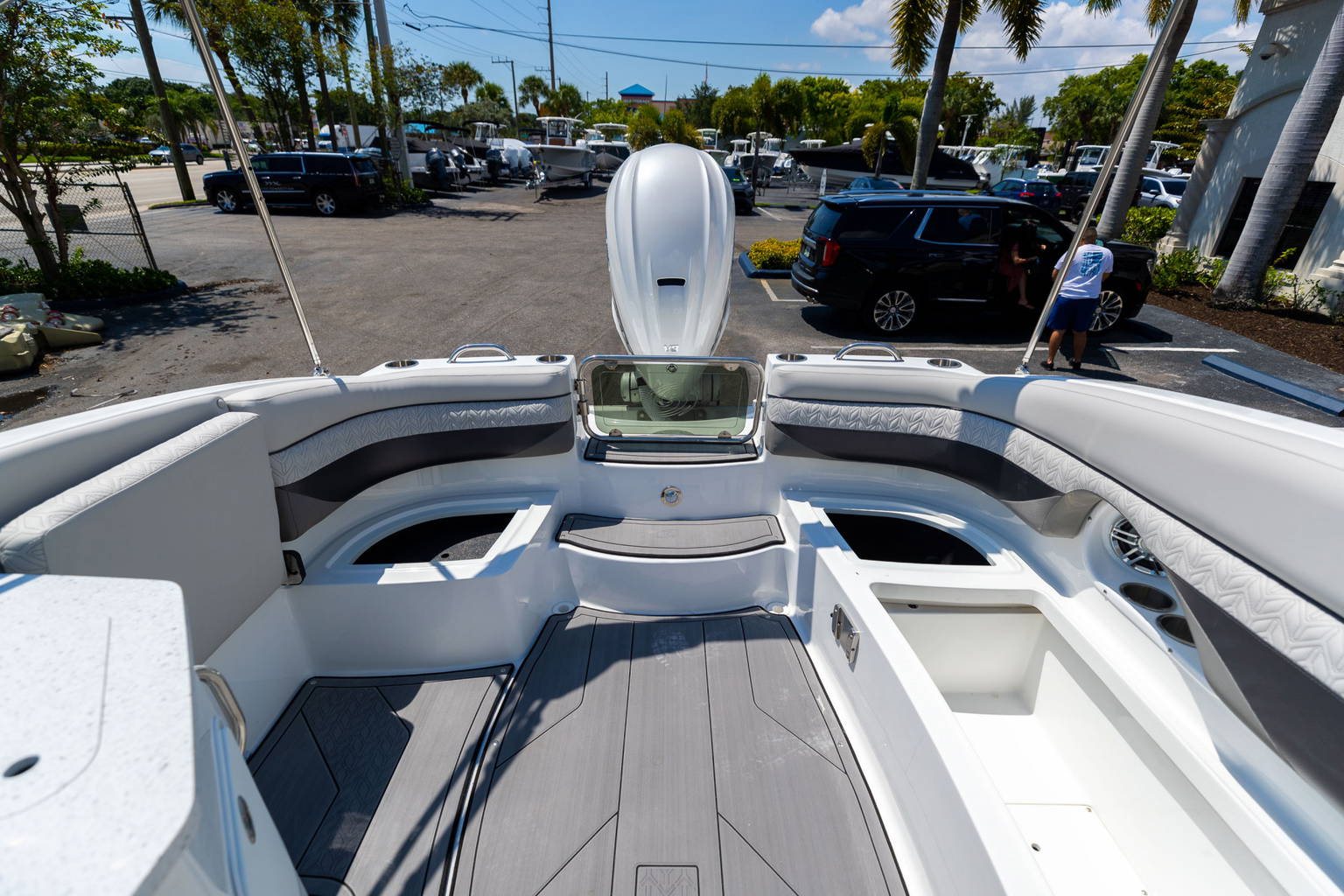 New 2023 Hurricane SunDeck 2690 OB #2034 image 12