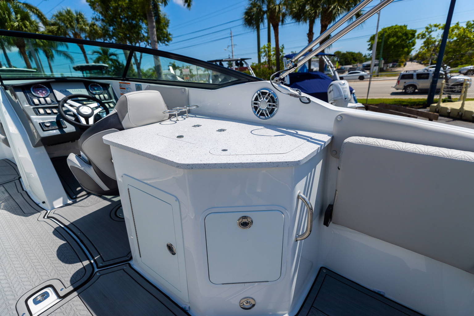 New 2023 Hurricane SunDeck 2690 OB #2034 image 15