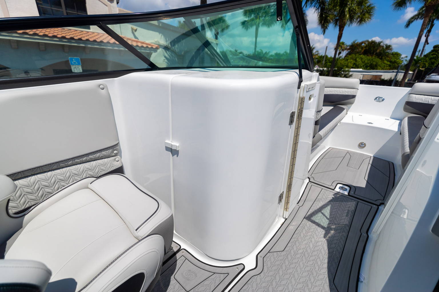 New 2023 Hurricane SunDeck 2690 OB #2034 image 22
