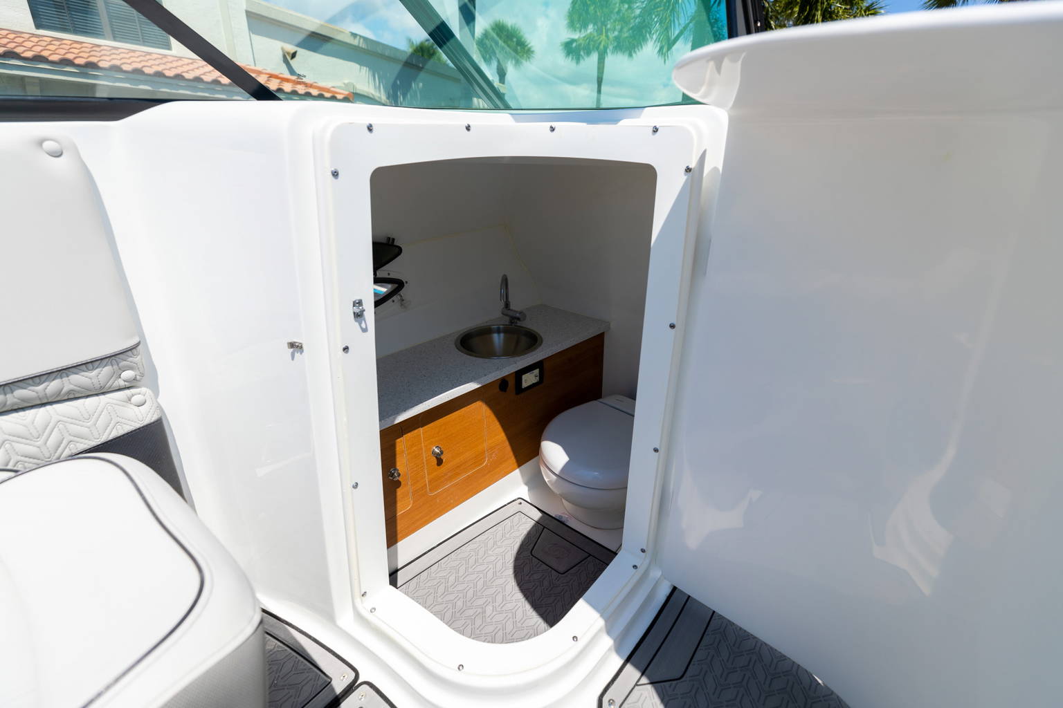 New 2023 Hurricane SunDeck 2690 OB #2034 image 23