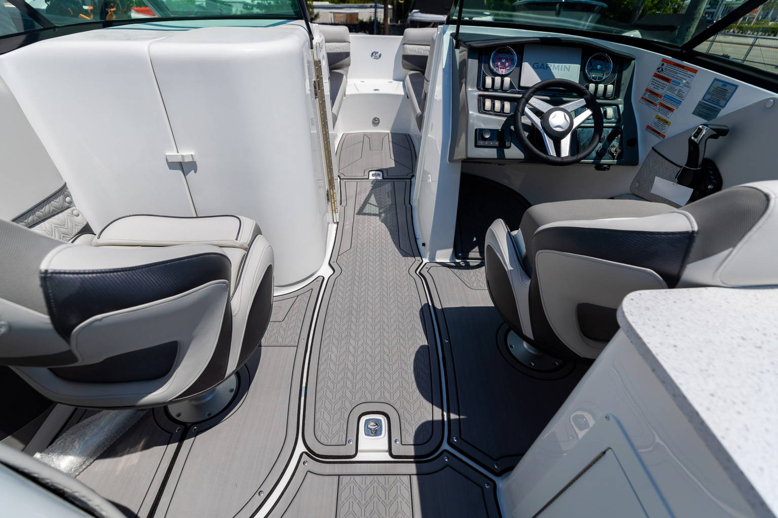 New 2023 Hurricane SunDeck 2690 OB #2034 image 25