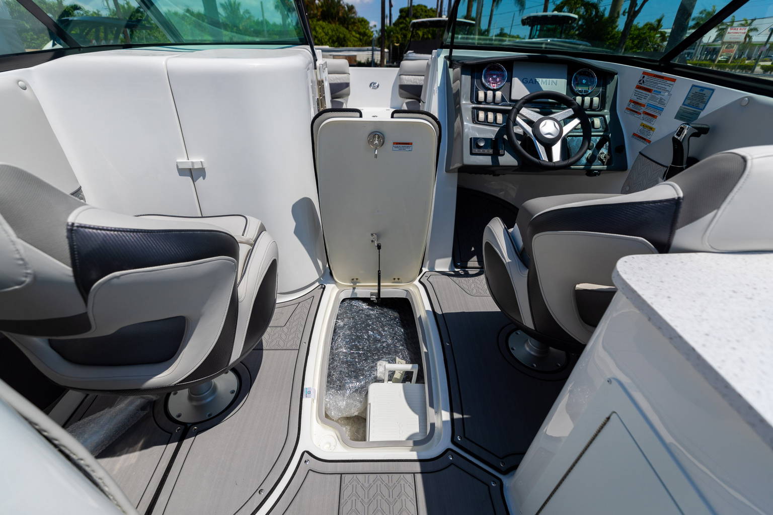 New 2023 Hurricane SunDeck 2690 OB #2034 image 26