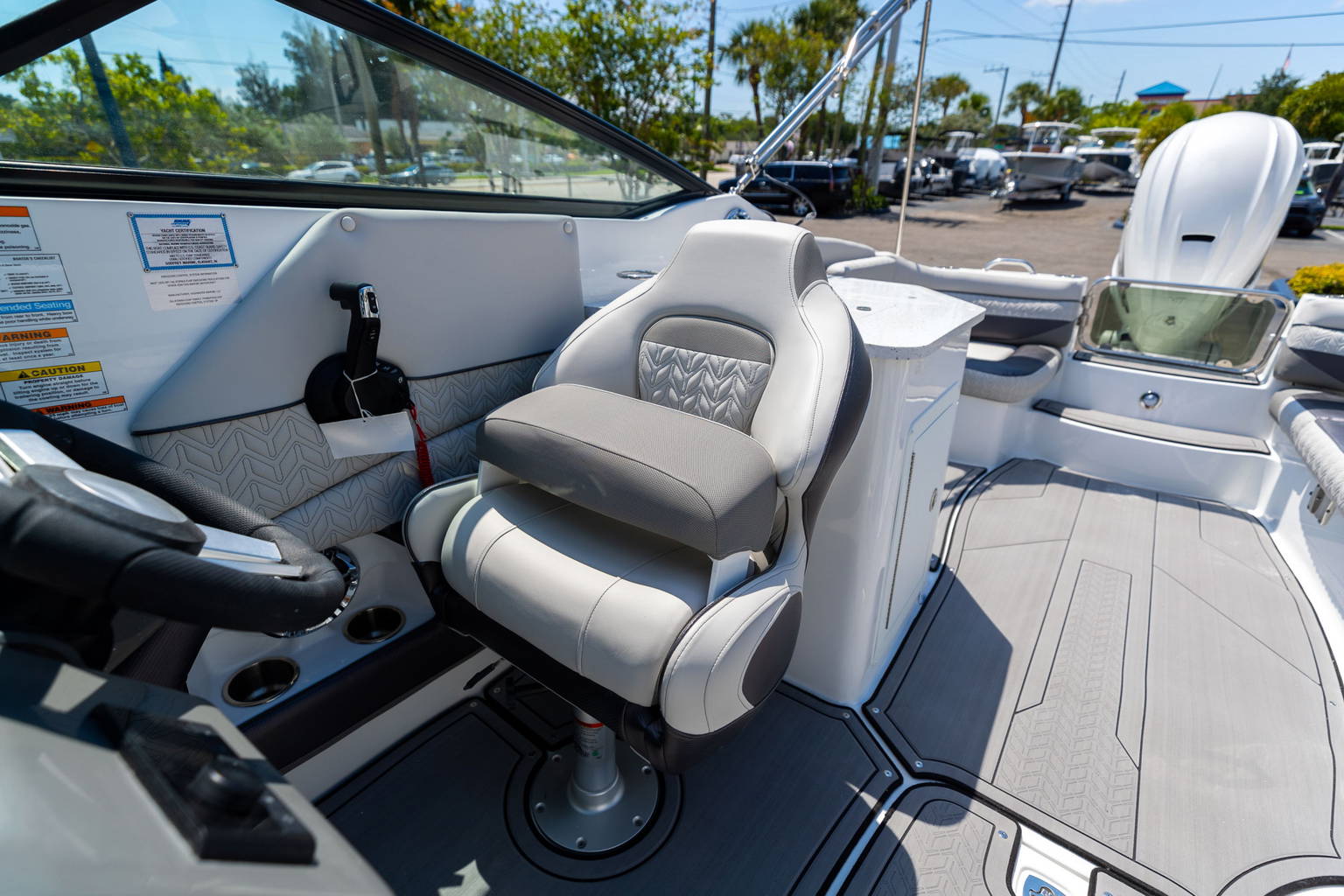New 2023 Hurricane SunDeck 2690 OB #2034 image 27