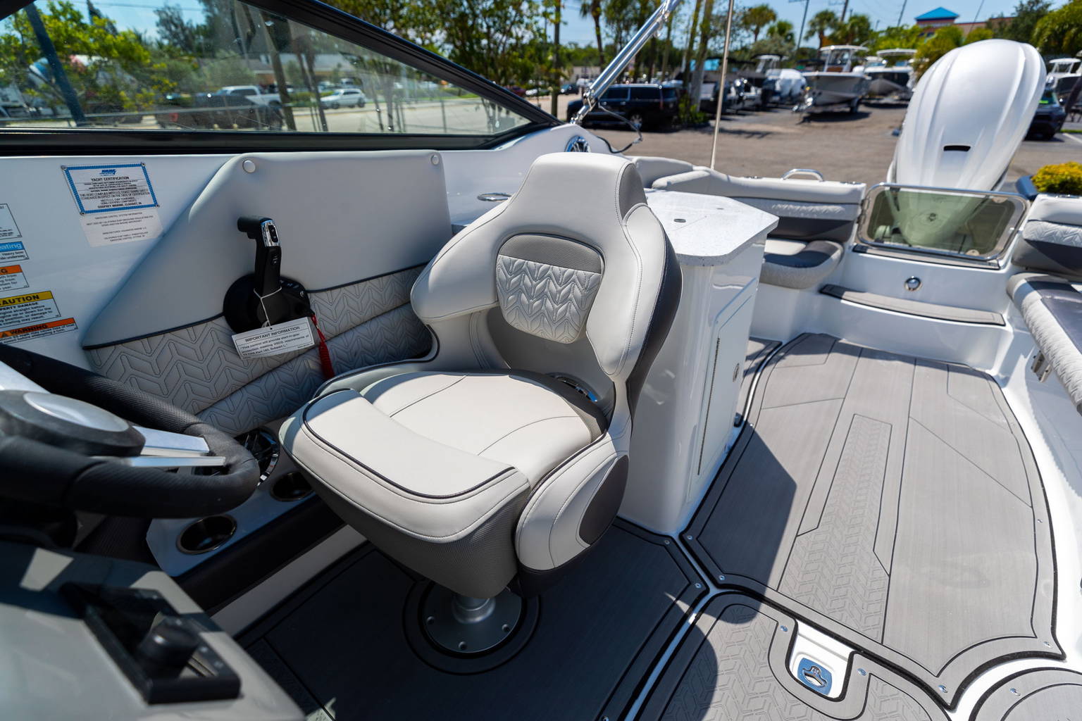 New 2023 Hurricane SunDeck 2690 OB #2034 image 28