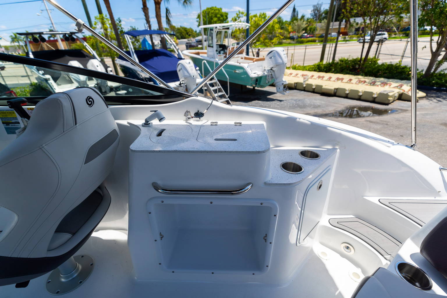 New 2023 Hurricane SunDeck 2400 OB #3285 image 12