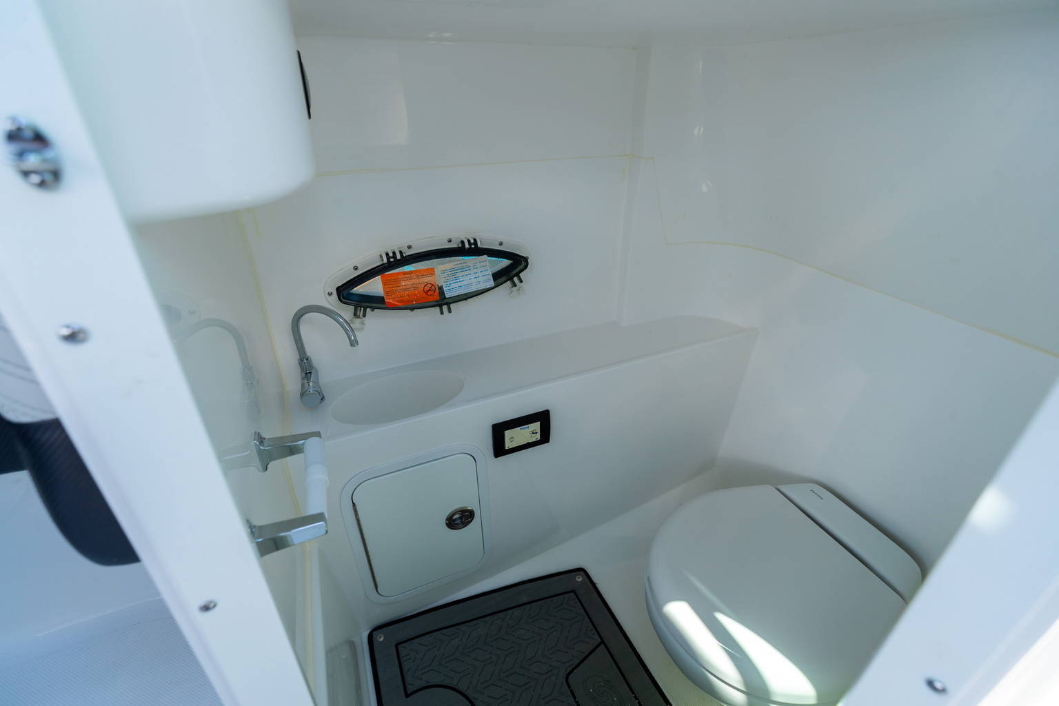 New 2023 Hurricane SunDeck 2400 OB #3285 image 21