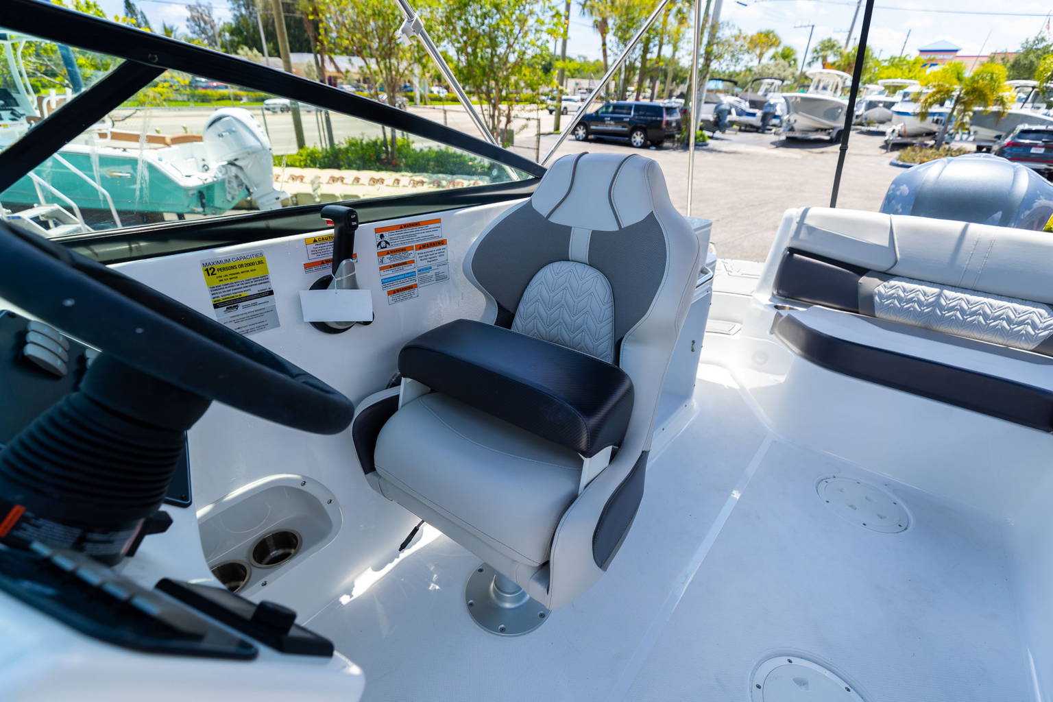 New 2023 Hurricane SunDeck 2400 OB #3285 image 24