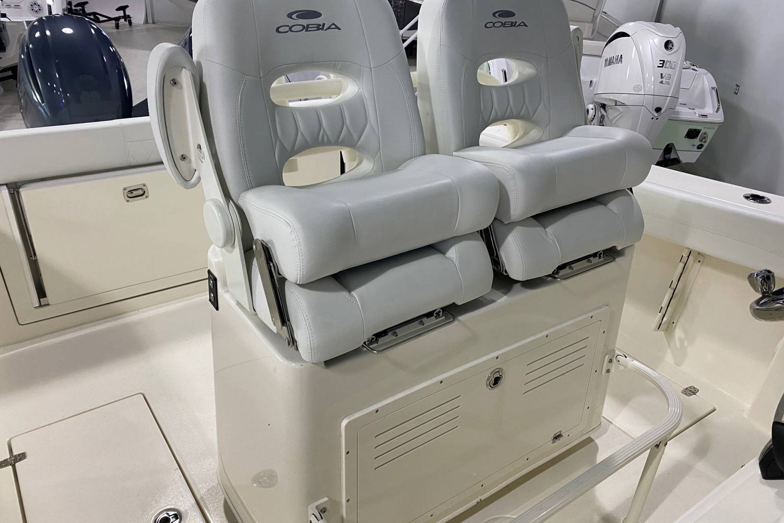 New 2023 Cobia 280 CC #D072 image 6